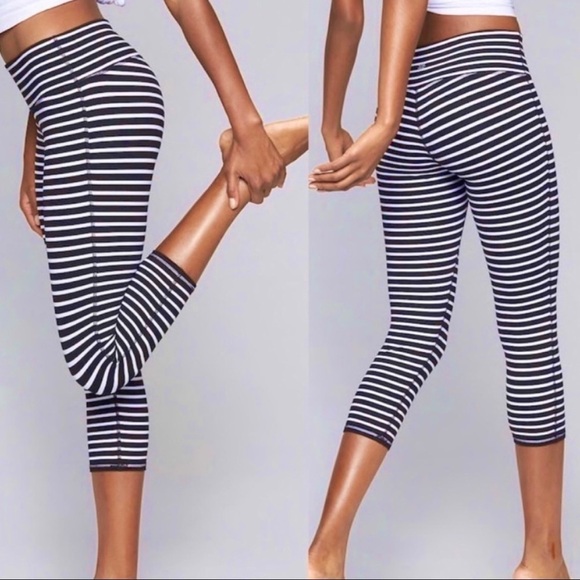 Athleta Navy Blue White Chaturanga Stripe Crop Capri Leggings Size Extra Small - Picture 17 of 17